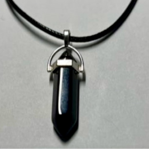 New Black Chalcedony Crystal Bullet Healing Pointed Chakra Pendant Necklace - Picture 1 of 7